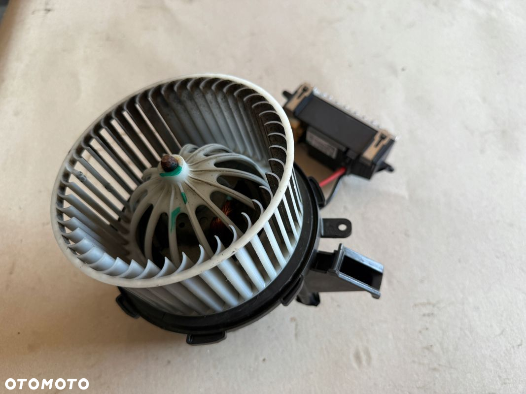 AUDI A4 B8 A5 8T Q5 DMUCHAWA WENTYLATOR OPORNICA 8K0820521B U0851003 - 4
