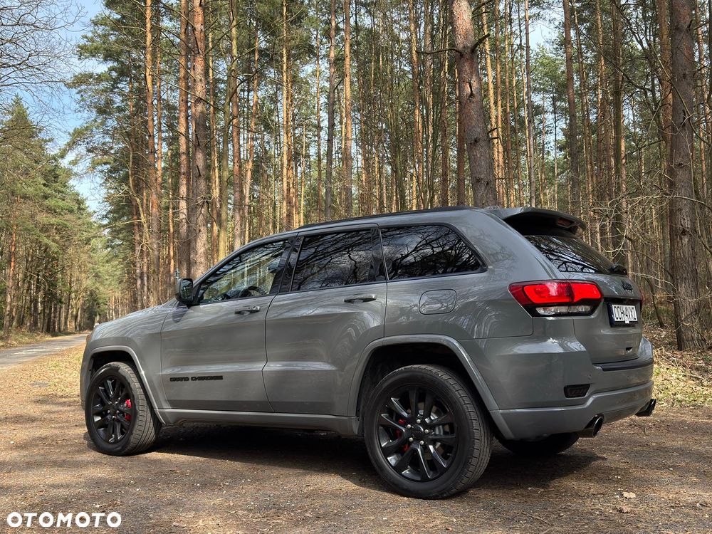 Jeep Grand Cherokee - 22