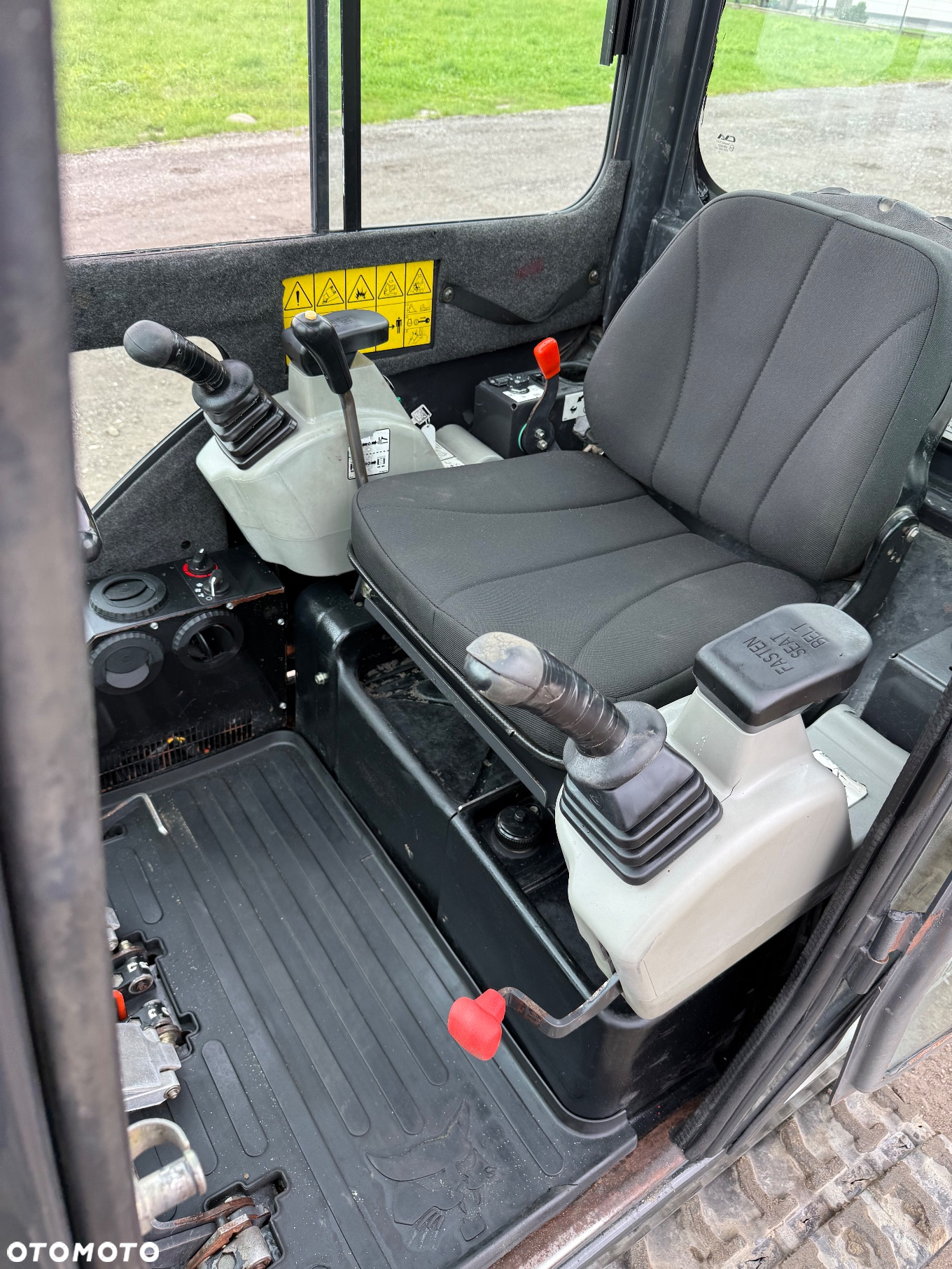 Bobcat E16 - 9