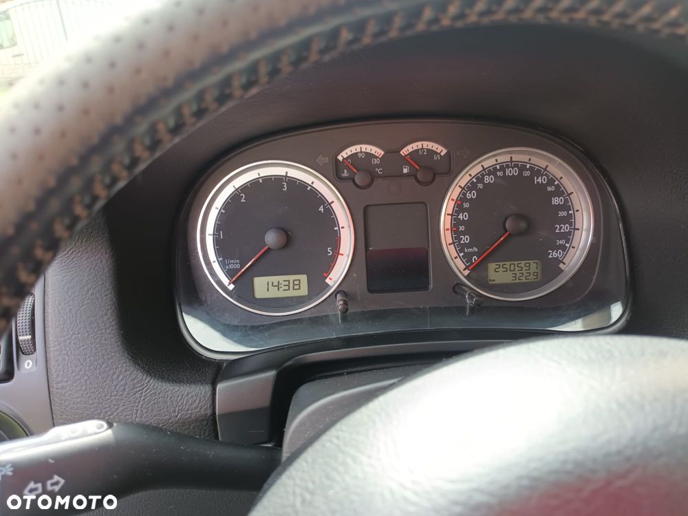 Volkswagen Golf - 5