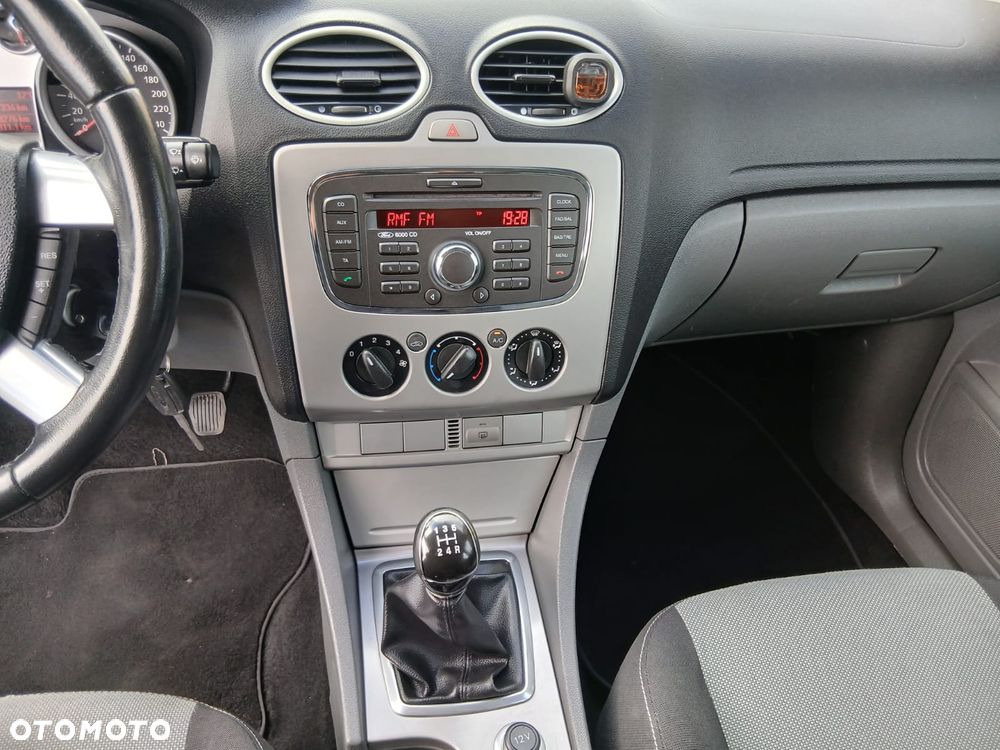 Ford Focus 1.6 16V Ambiente - 25