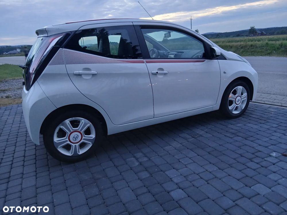 Toyota Aygo x-clusiv - 10