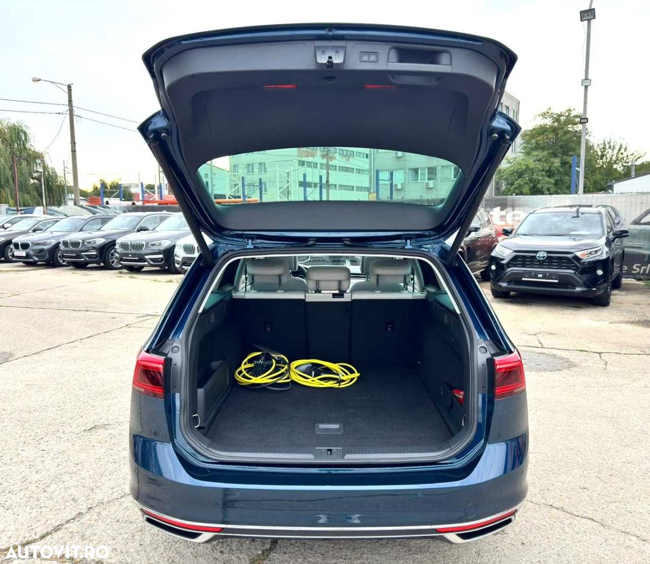 Volkswagen Passat - 13