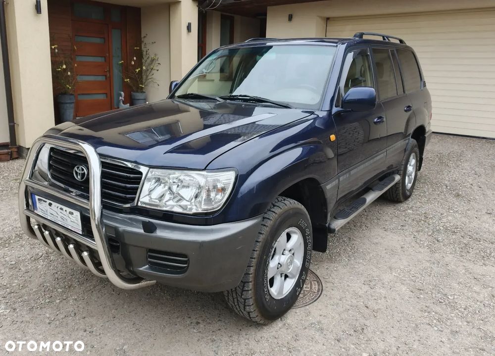 Toyota Land Cruiser - 1