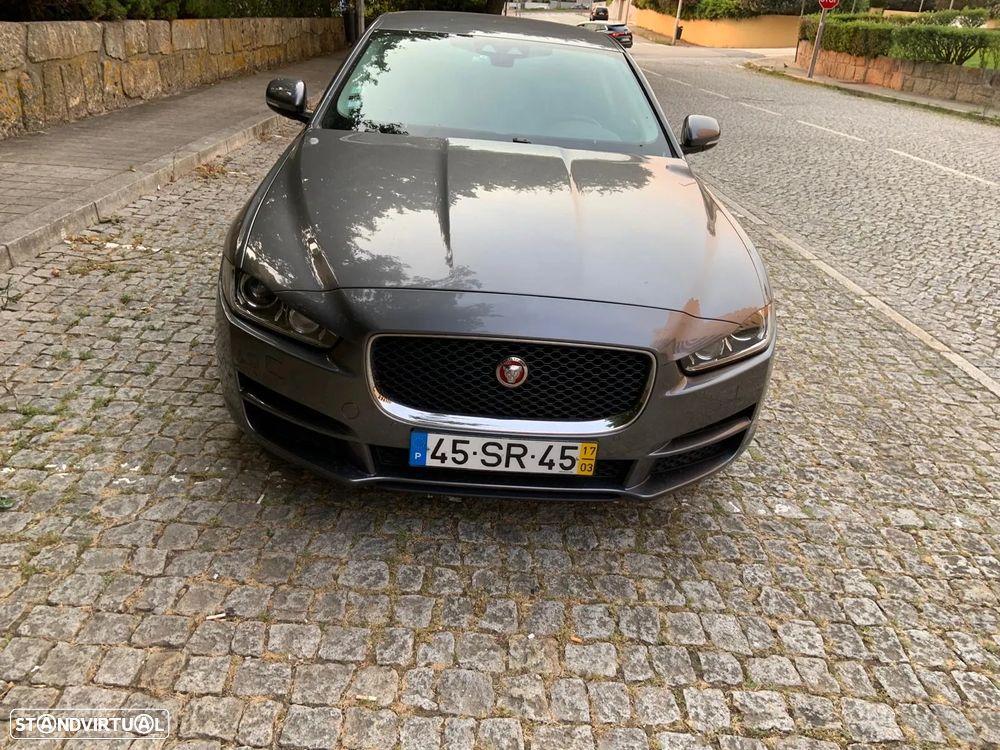 Jaguar XE - 1