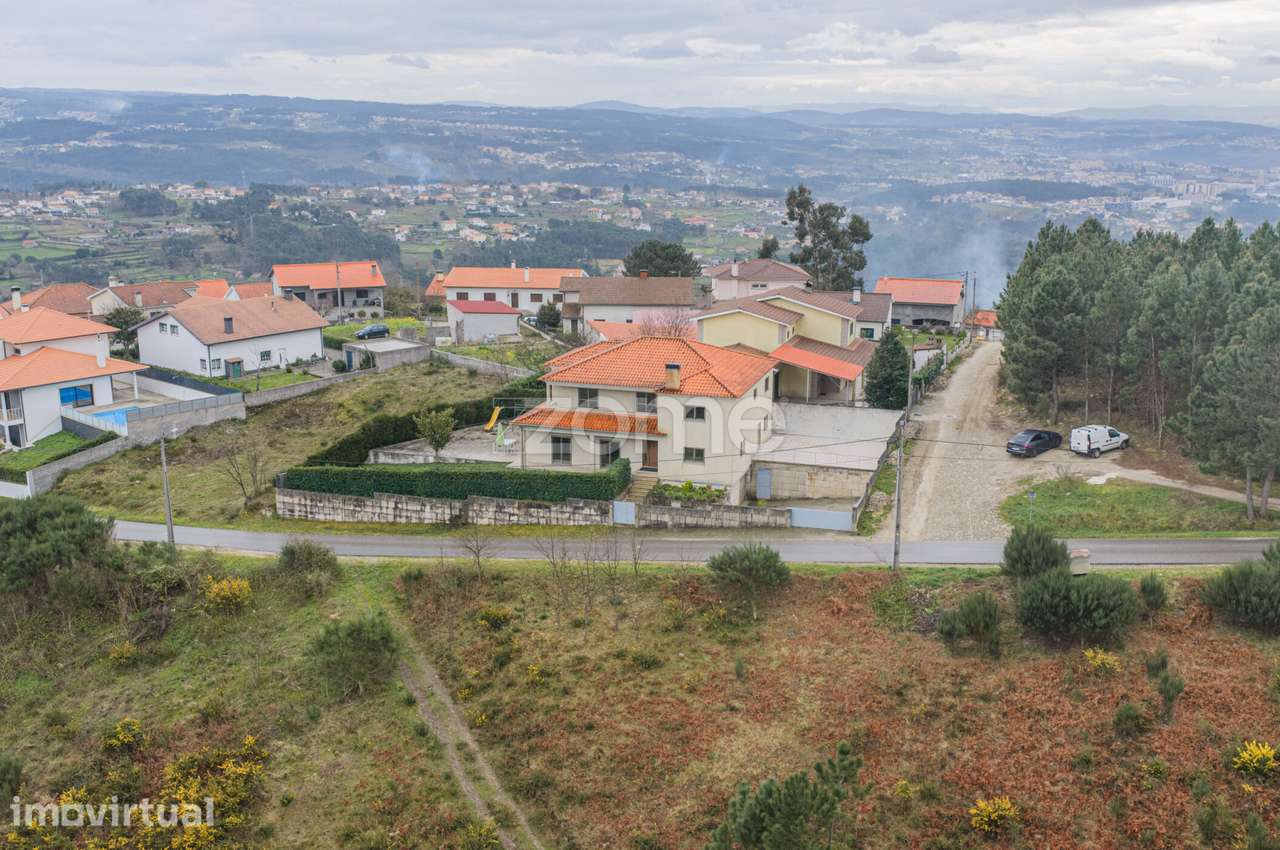 Moradia T4 com Jardim, Terraço e Amplas Áreas – Adoufe, Vila Real - Grande imagem: 4/60