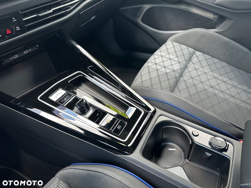 Volkswagen Golf Variant 2.0 TDI R-Line Plus DSG - 23