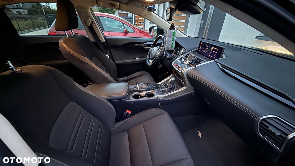 Lexus NX 300h Business Edition AWD - 11