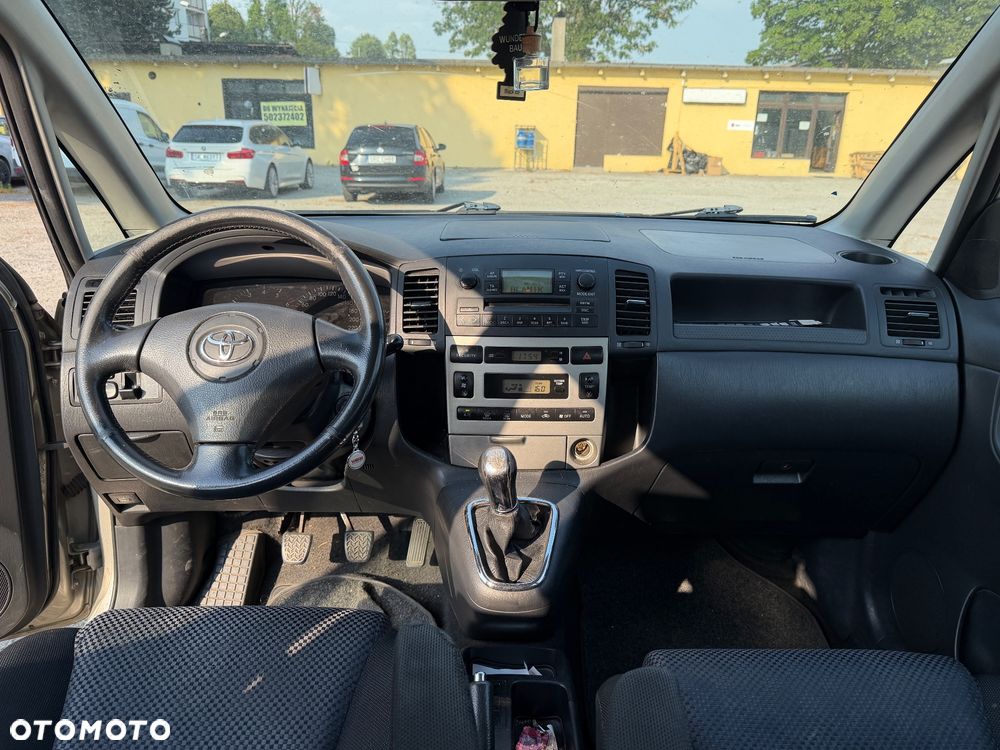 Toyota Corolla Verso 2.0 D-4D - 11