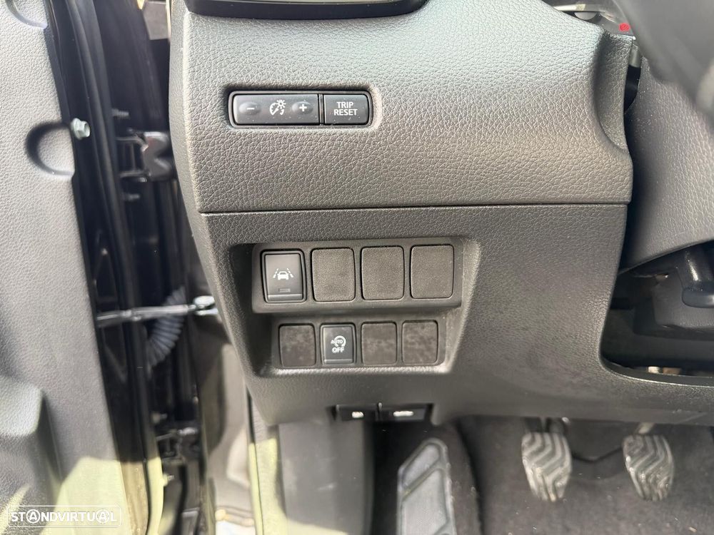 Nissan Qashqai 1.5 dCi N-Connecta 18 - 19