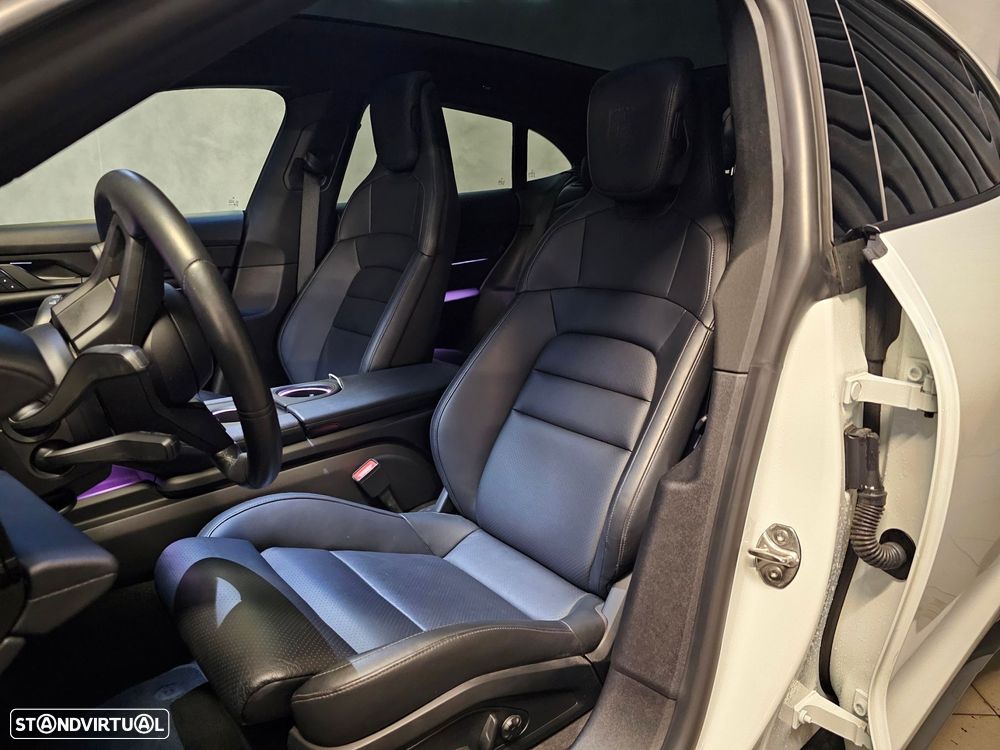 Porsche Taycan Cross Turismo 4 - 18