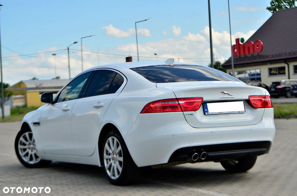 Jaguar XE 2.0 D Prestige - 7