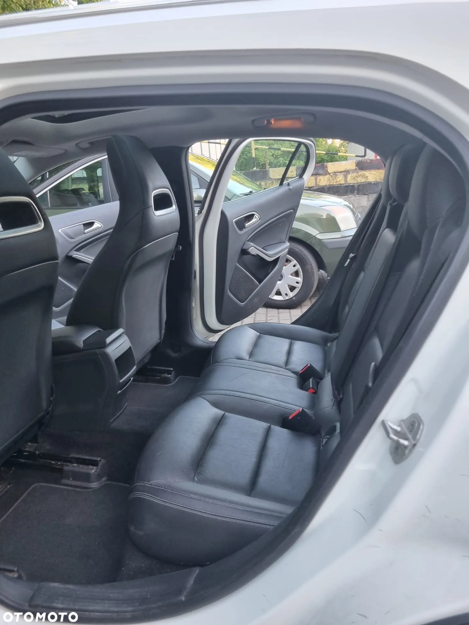 Mercedes-Benz GLA - 12