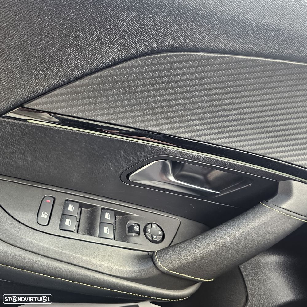 Peugeot e-2008 50 kWh GT - 7