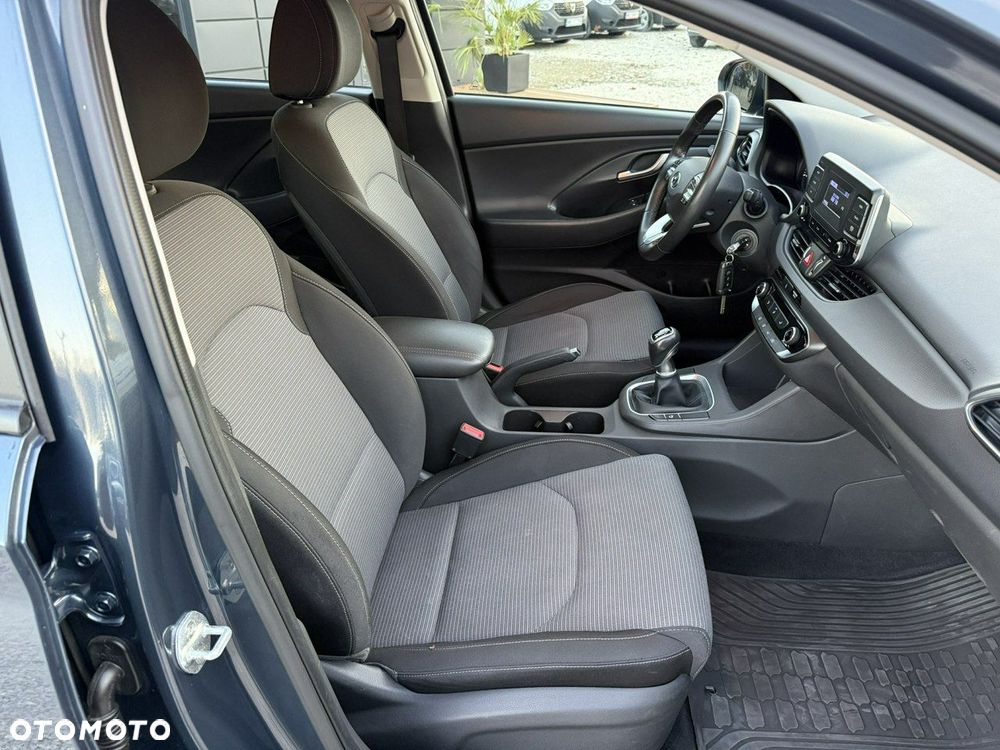 Hyundai i30 1.5 DPI Classic + - 26