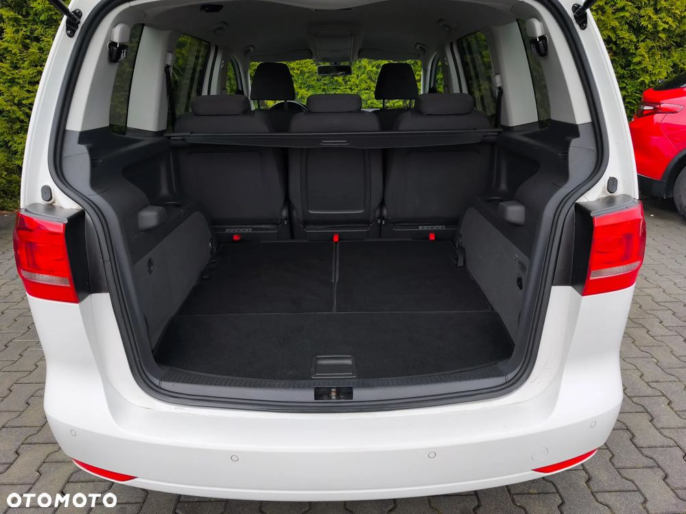 Volkswagen Touran - 27