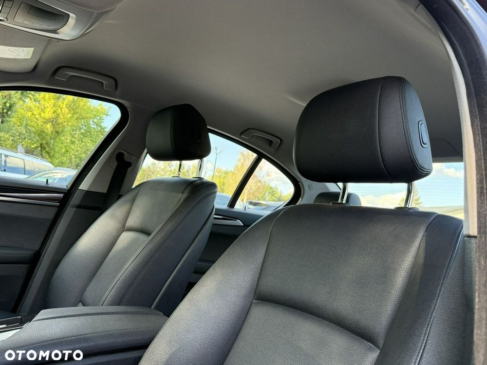 BMW Seria 5 528i Sport-Aut - 12