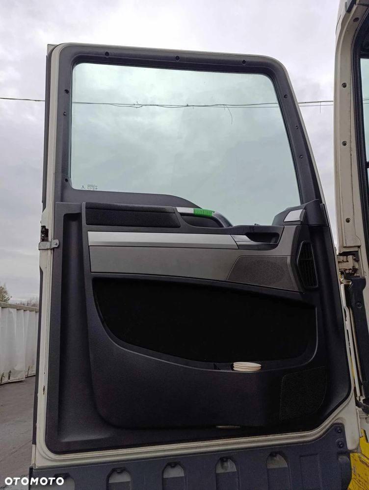 LEWE DRZWI KOMPLETNE MAN TGX - 2