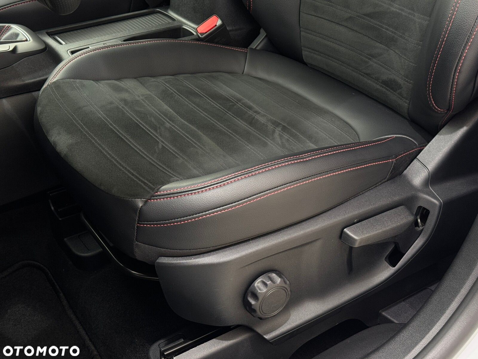 Ford Kuga 1.5 EcoBoost FWD ST-Line X - 11