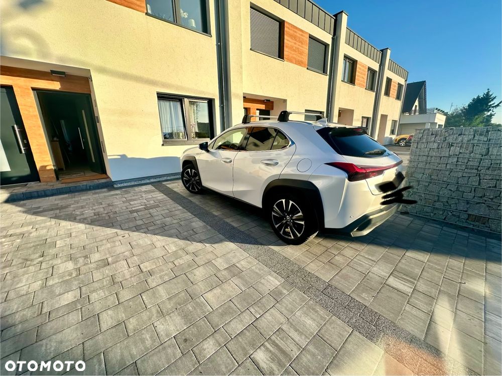 Lexus UX - 4
