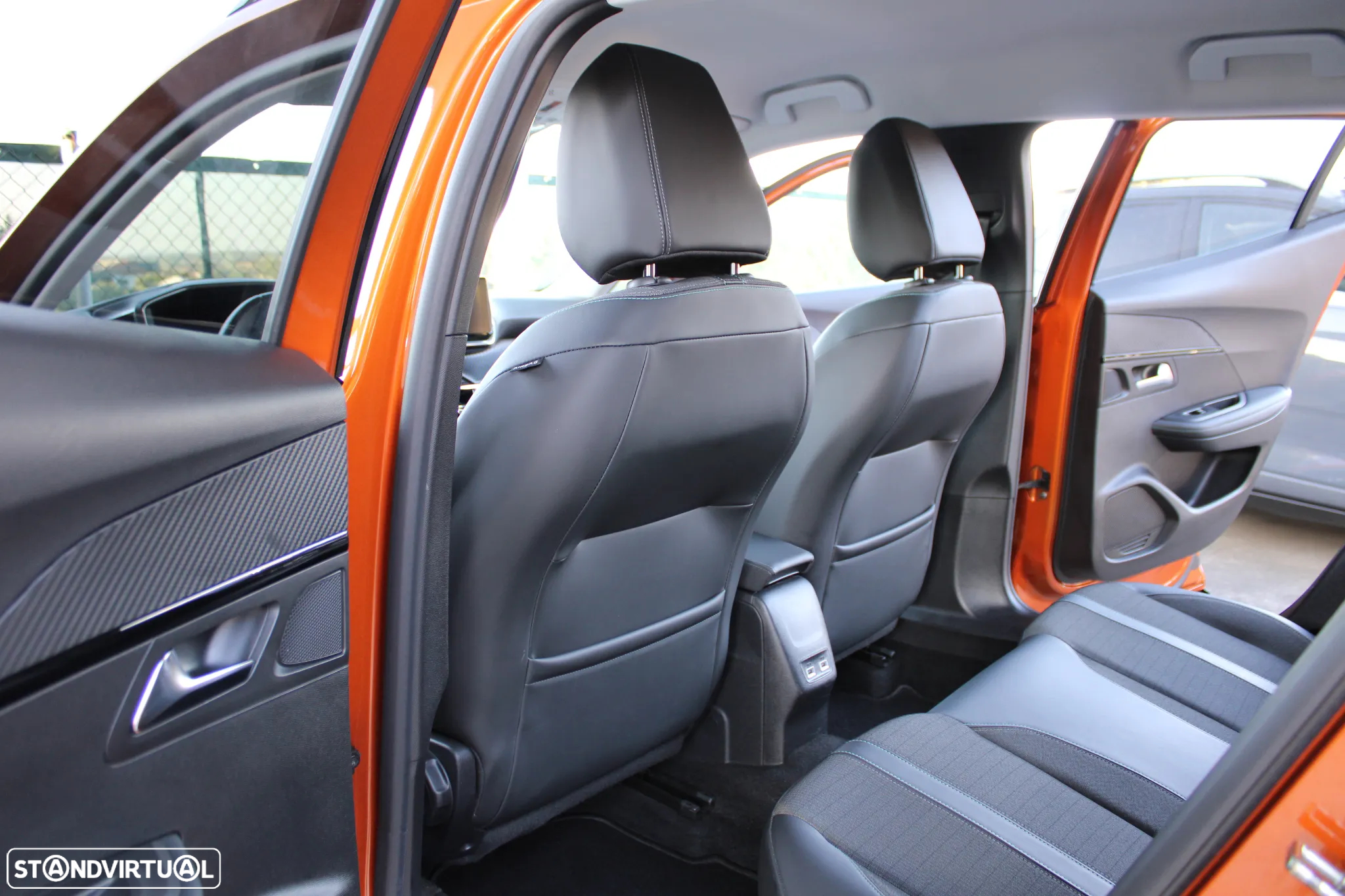 Peugeot 2008 1.2 PureTech Allure Pack - 39