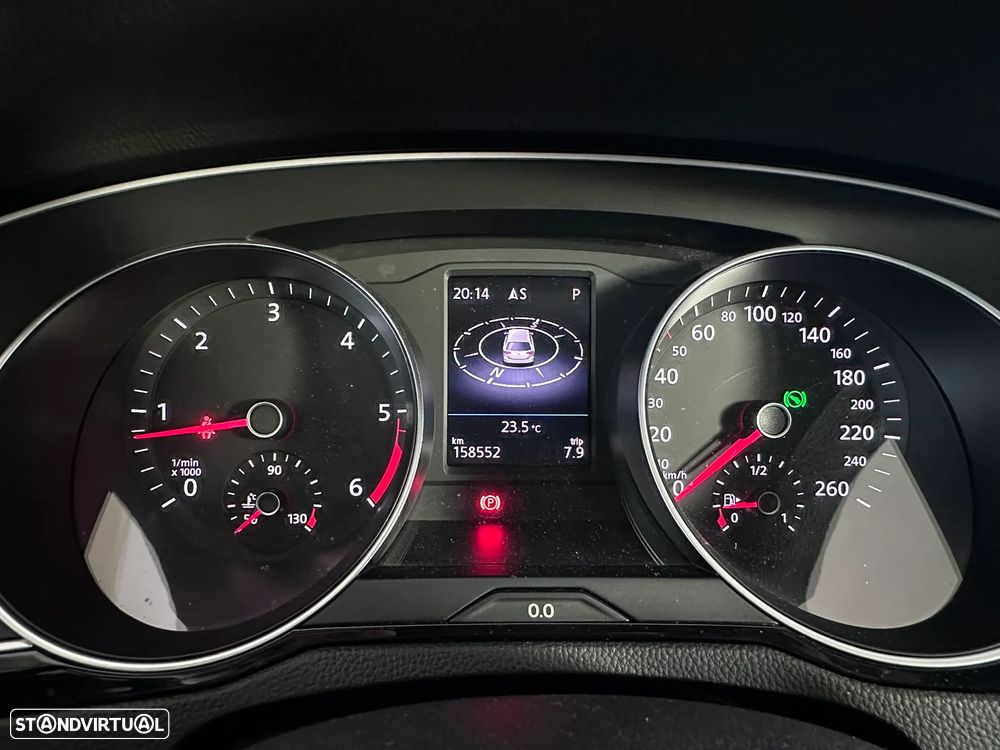 VW Passat Variant 2.0 TDI Highline DSG - 17