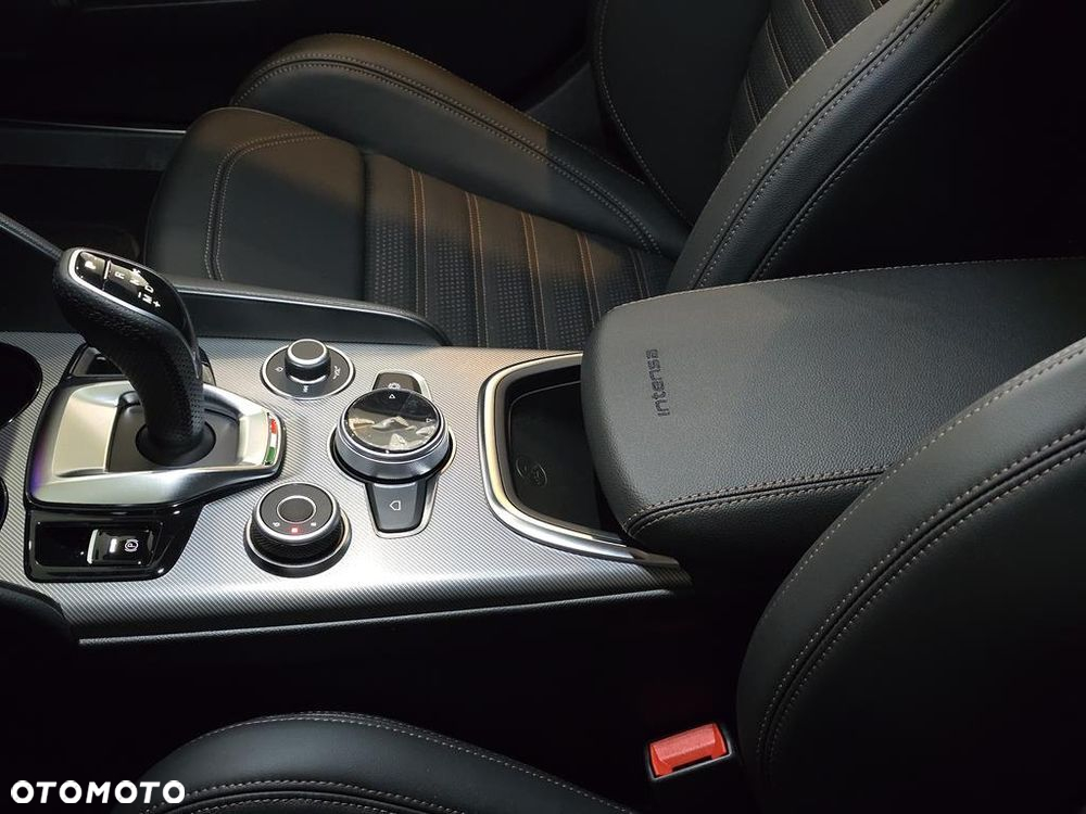 Alfa Romeo Giulia 2.0 Turbo Intensa Q4 - 26