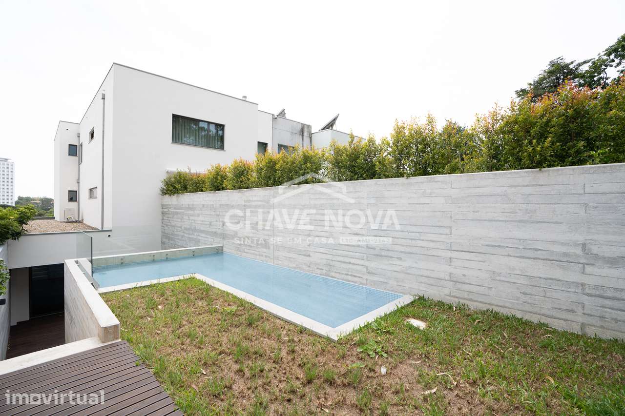 Arrendamento de Moradia V4 Duplex c/ piscina|Bairro da Vilarinha|Porto - Grande imagem: 2/31