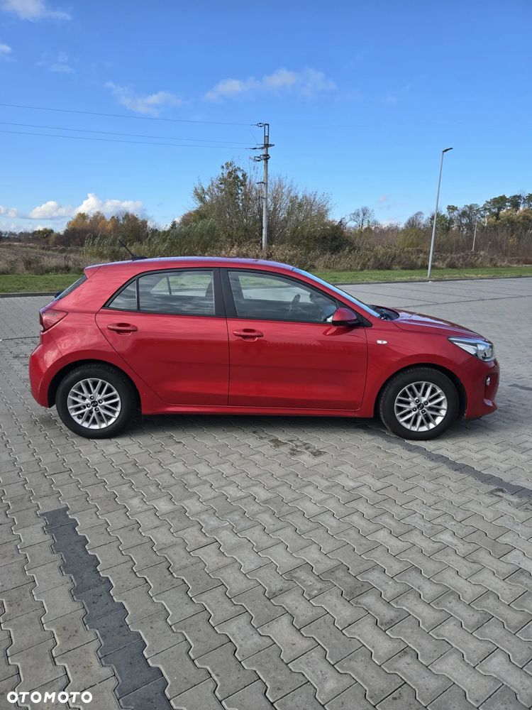 Kia Rio 1.4 L - 4