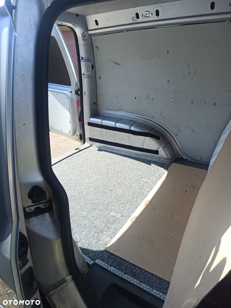 Volkswagen Caddy - 17