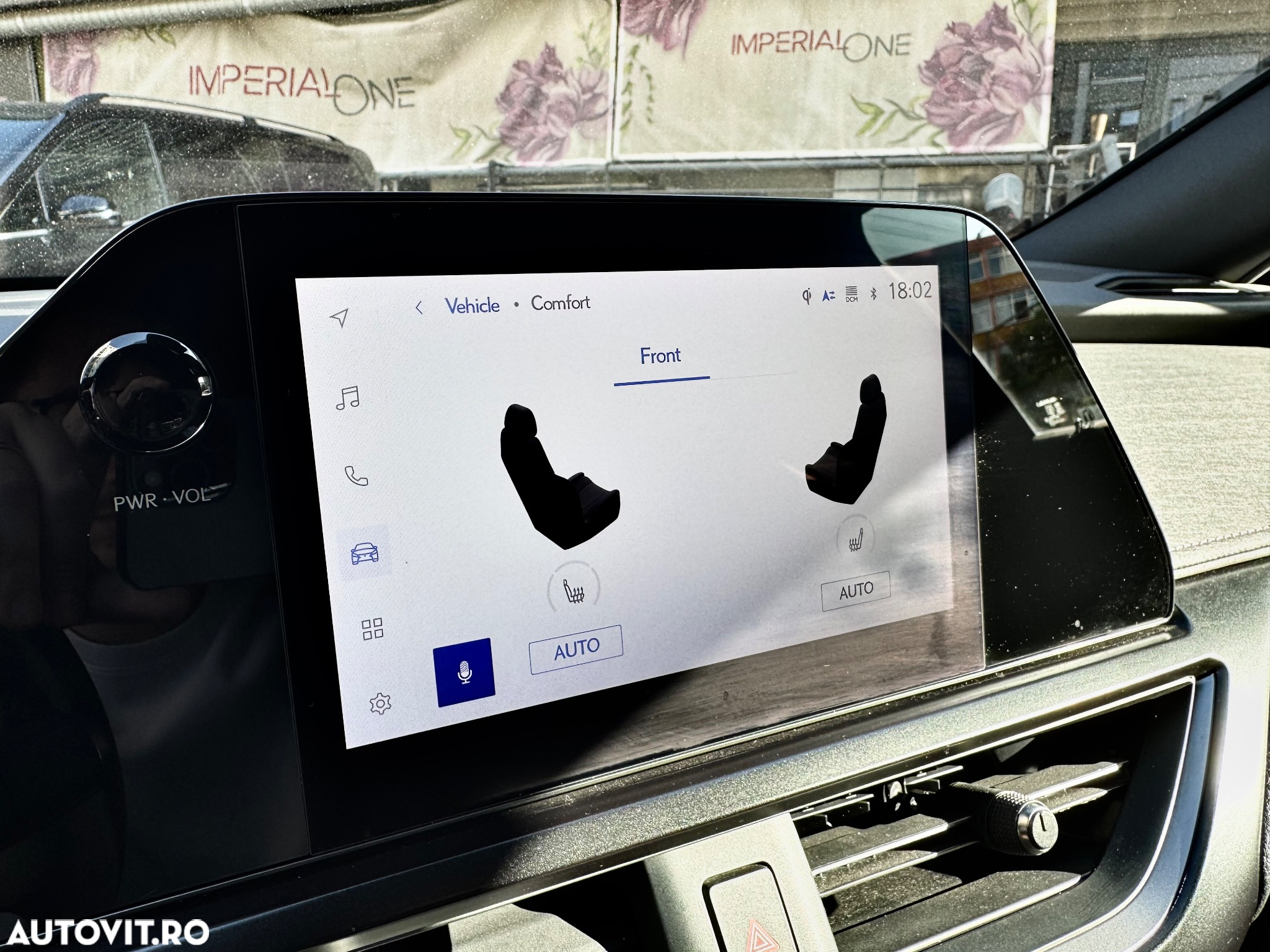 Lexus UX 250h 2.0L HEV 20H- (178 HP) 4X4 CVT F Sport - 14
