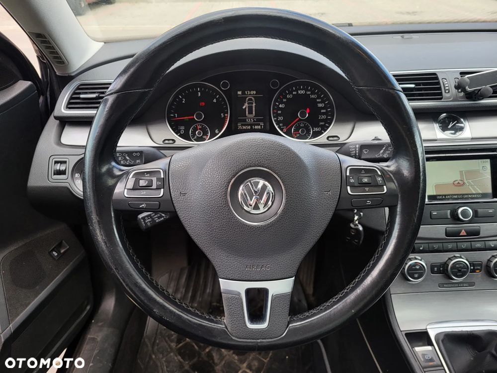 Volkswagen Passat 2.0 TDI Highline - 32
