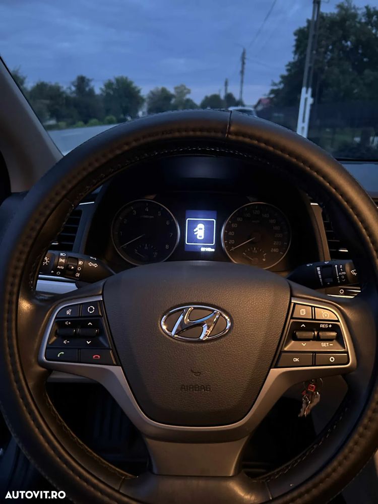 Hyundai Elantra 1.6 MPi Highway - 12