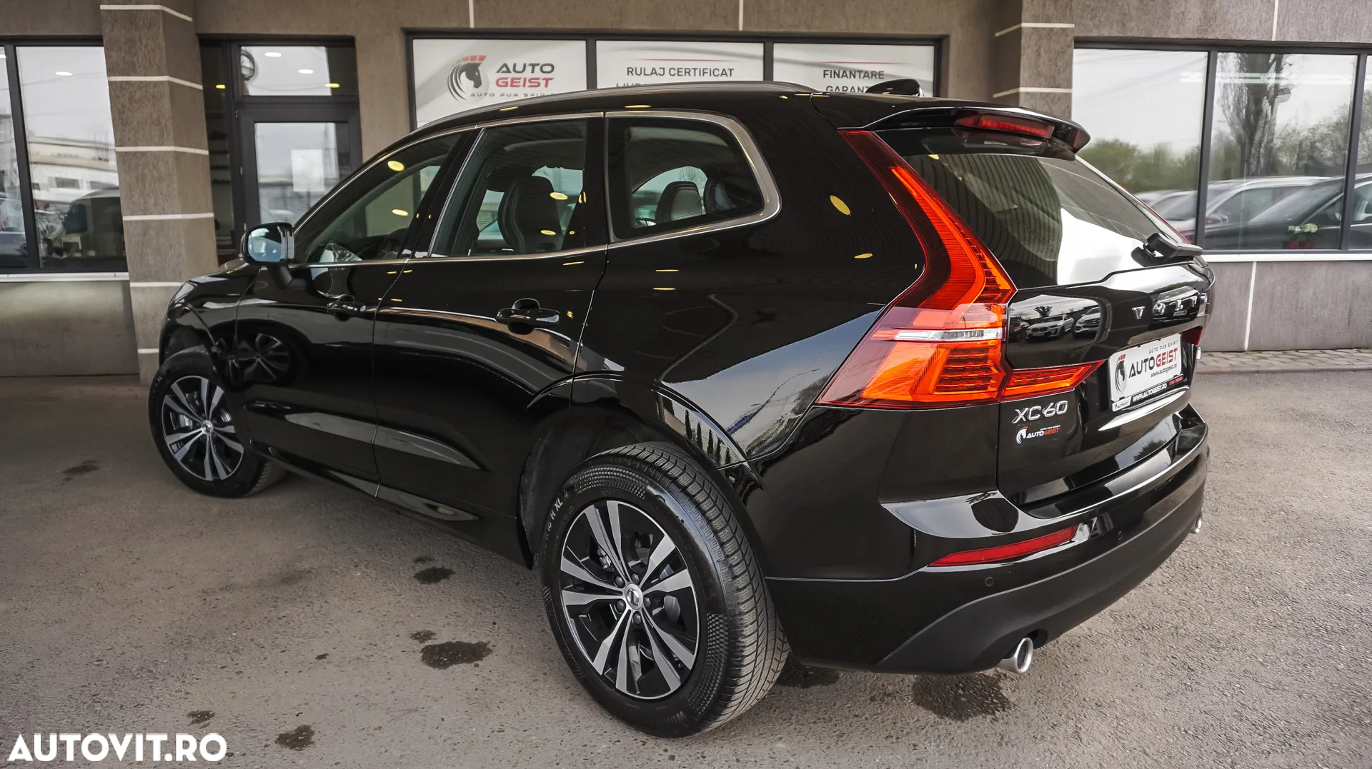 Volvo XC 60 B4 D AWD Geartronic Momentum - 33