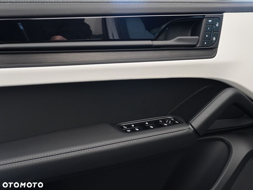 Porsche Cayenne E-Hybrid PHEV Black Edition - 22