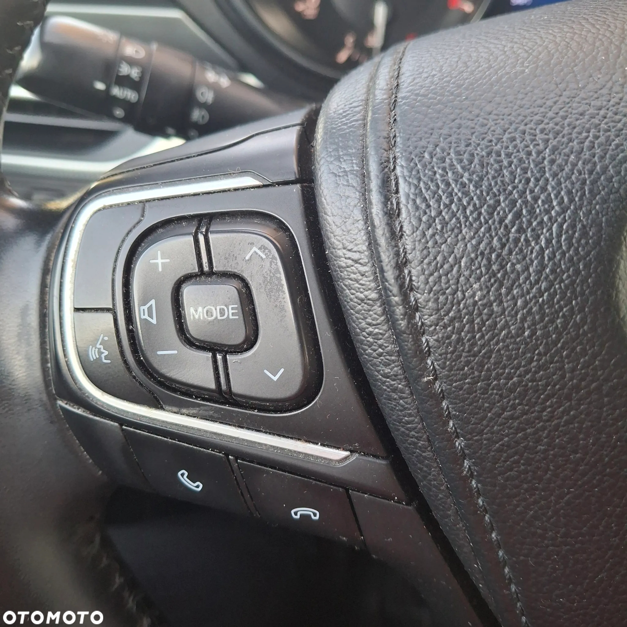 Toyota Avensis 1.8 Premium - 17