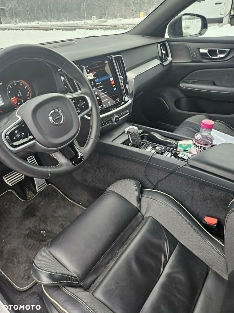 Volvo S60 B5 B AWD R-Design - 3