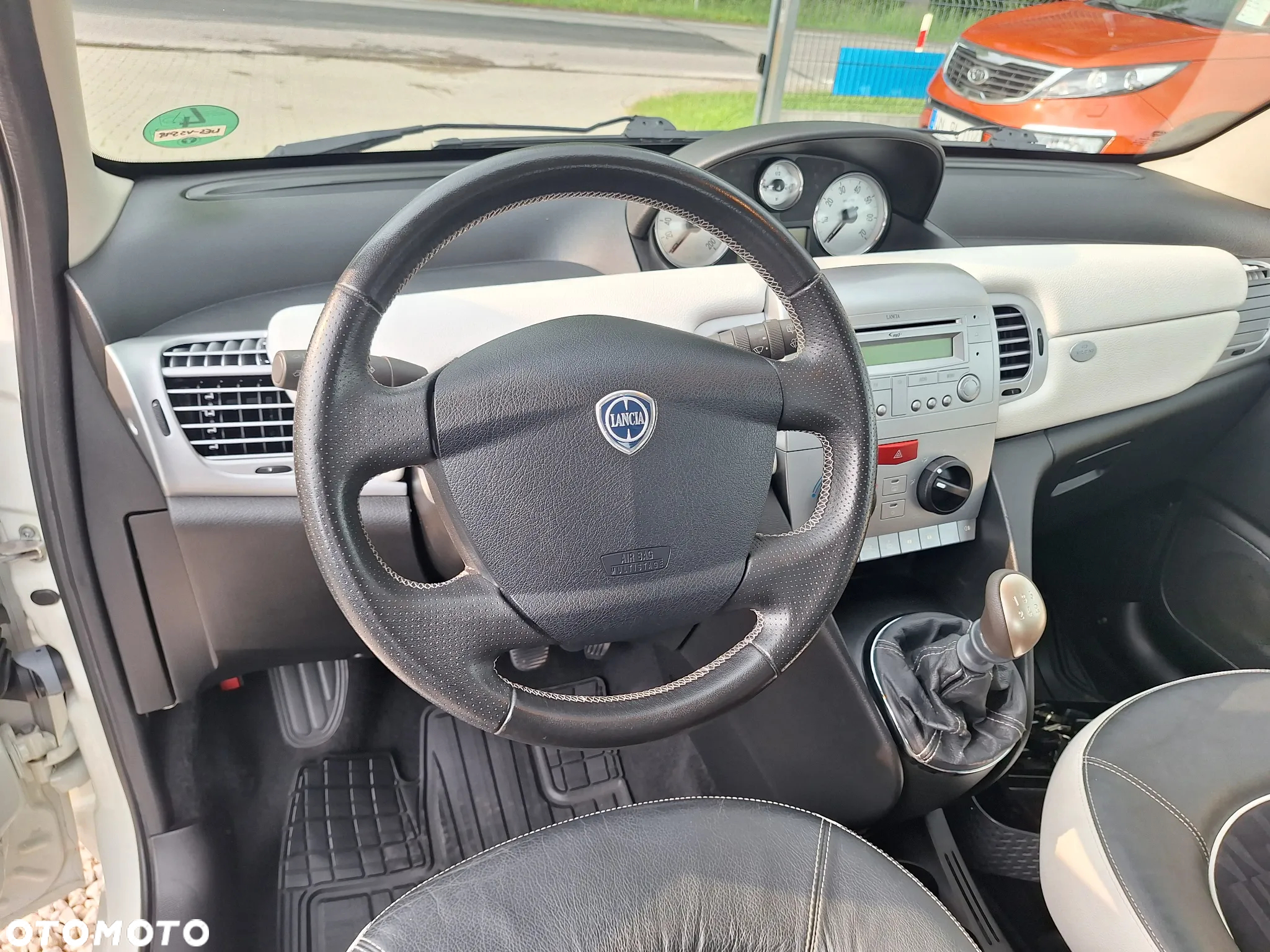 Lancia Ypsilon 1.2 8V Argento (4 os.) - 19