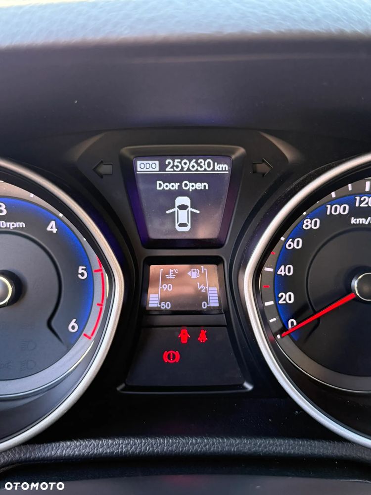 Hyundai i30 blue 1.6 CRDi Trend - 13