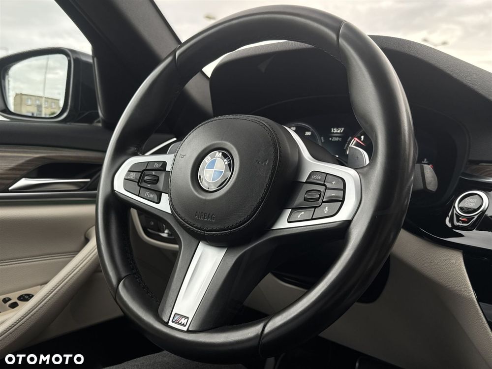 BMW Seria 5 520d xDrive - 10