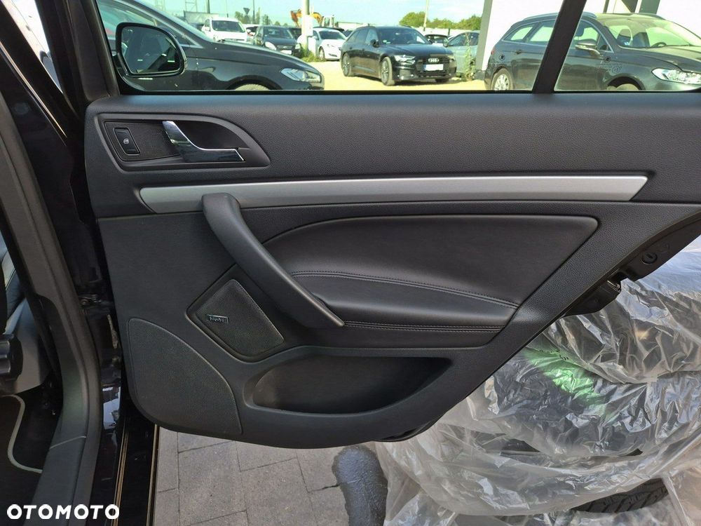 Skoda Octavia Combi 2.0 TDI CR DPF DSG RS - 22