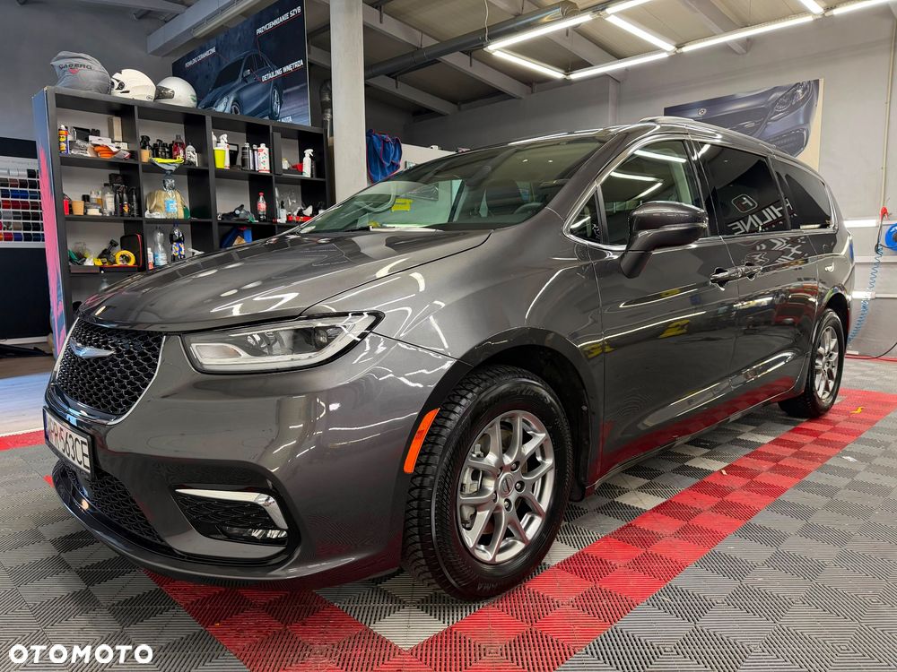 Chrysler Pacifica - 1