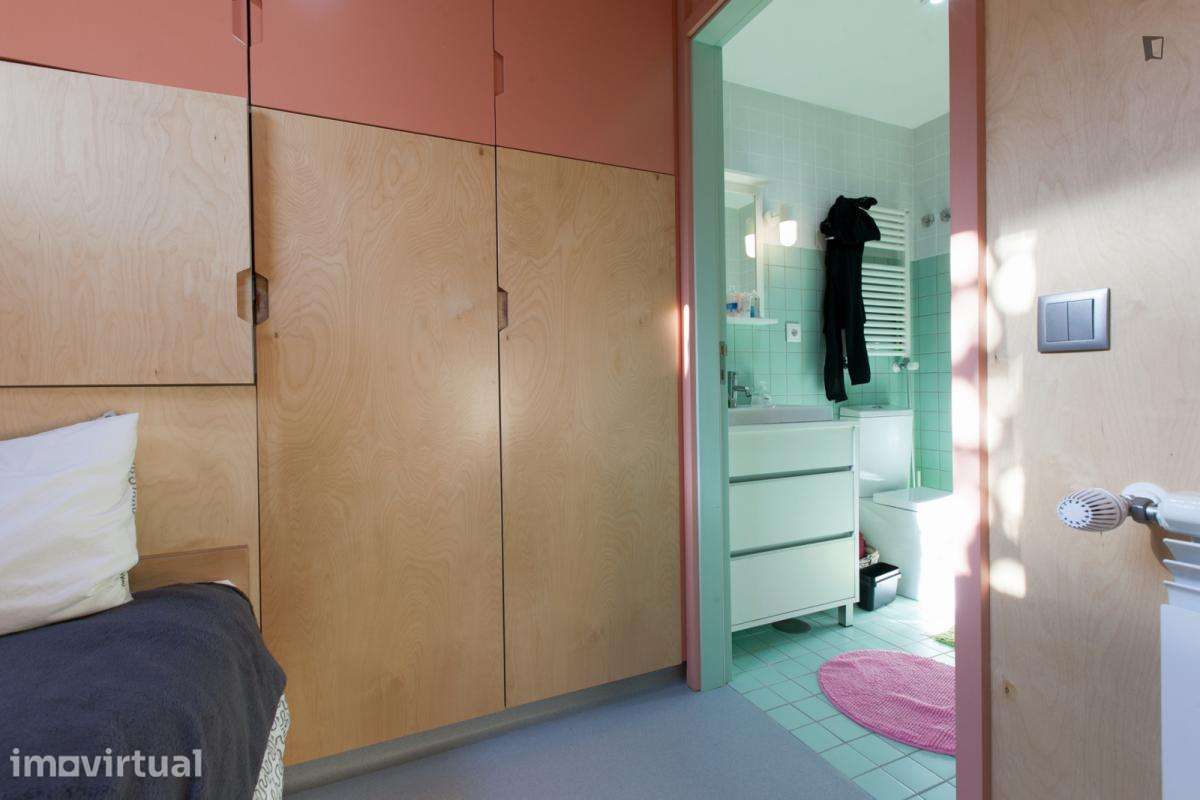 Quarto - localizado em Paranhos Porto - Grande imagem: 2/39