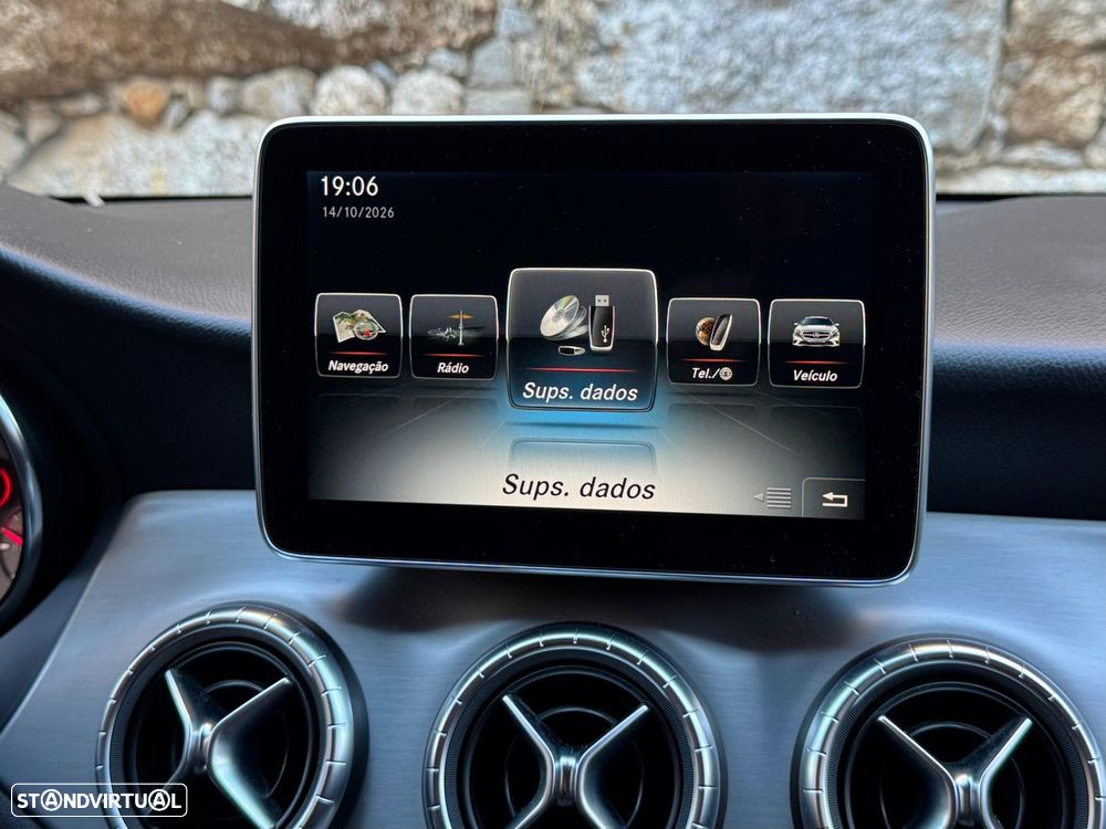 Mercedes-Benz CLA 180 AMG Line - 21