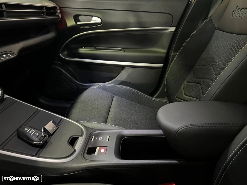 Jeep Avenger 1.2 e-Hybrid Summit DCT - 17