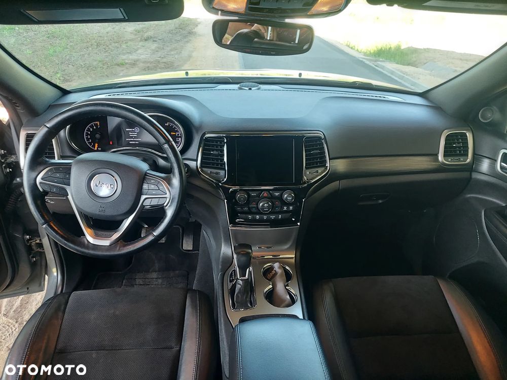 Jeep Grand Cherokee - 12