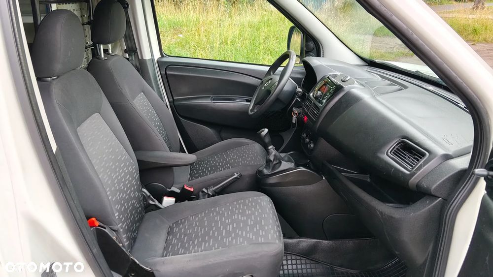 Opel COMBO - 29
