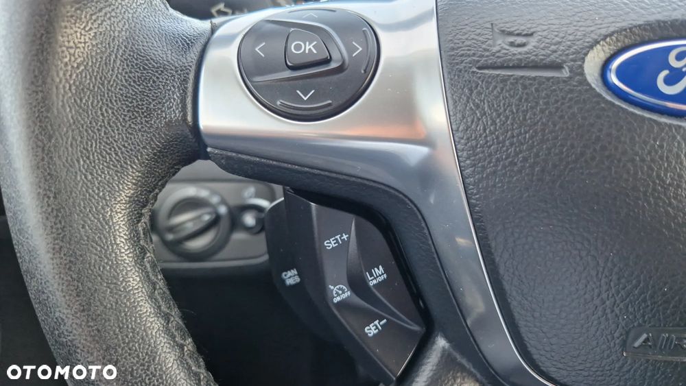 Ford Kuga 1.6 EcoBoost 2x4 Titanium - 12