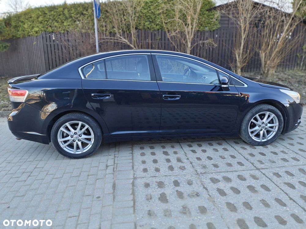Toyota Avensis 2.0 D-4D - 16