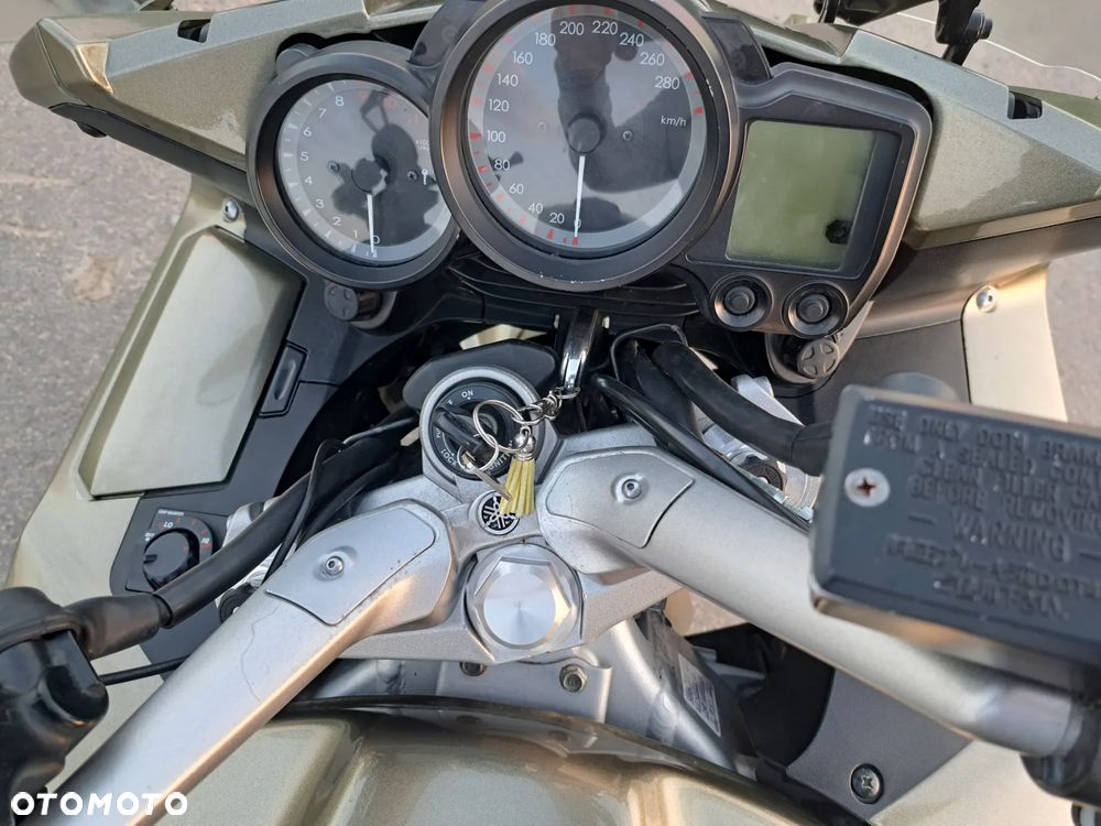 Yamaha FJR - 6
